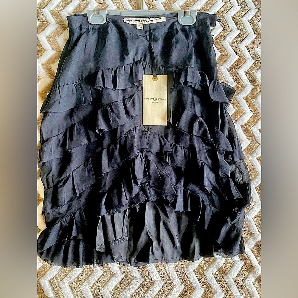 Twenty8Twelve Amelia black silk ruffle skirt.
Size 4